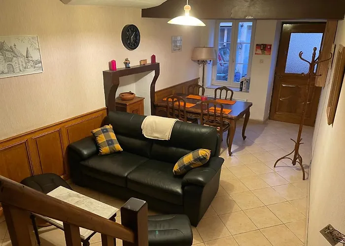 A La Petite Maison De Village